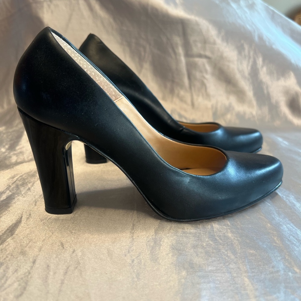 Andra Classic Black Heels View 3